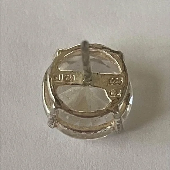 925 Sterling Silver Single Stud Earring w/CZ Stone - Picture 3 of 6